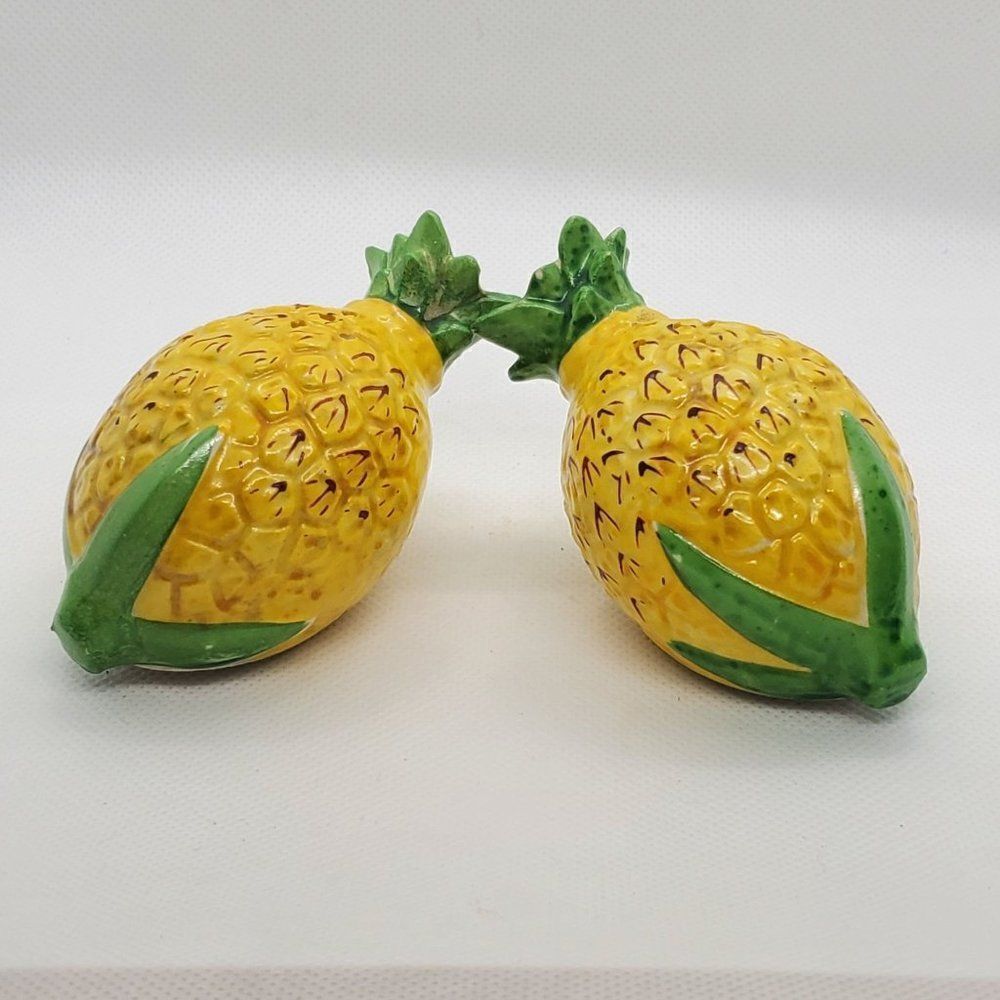 Vintage Salt & Pepper Shakers Pineapple Ceramic Japan - Picture 1 of 8